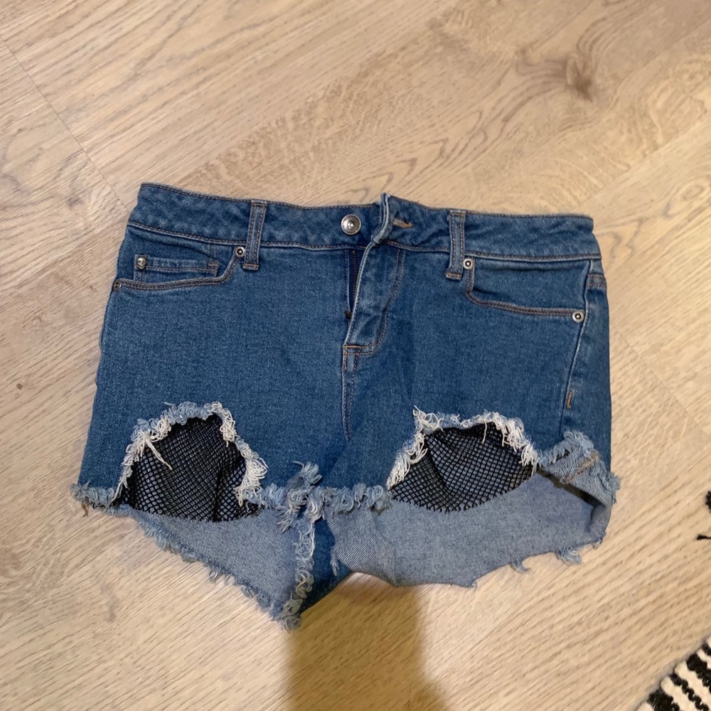 Cute shorts with fishnet.